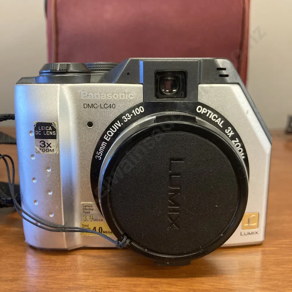Panasonic LUMIX DMC-LC40 3.9MP Digital Camera 33-100 Leica Zoom, CD, Charger, Lenovo Professional Bag Image 1++